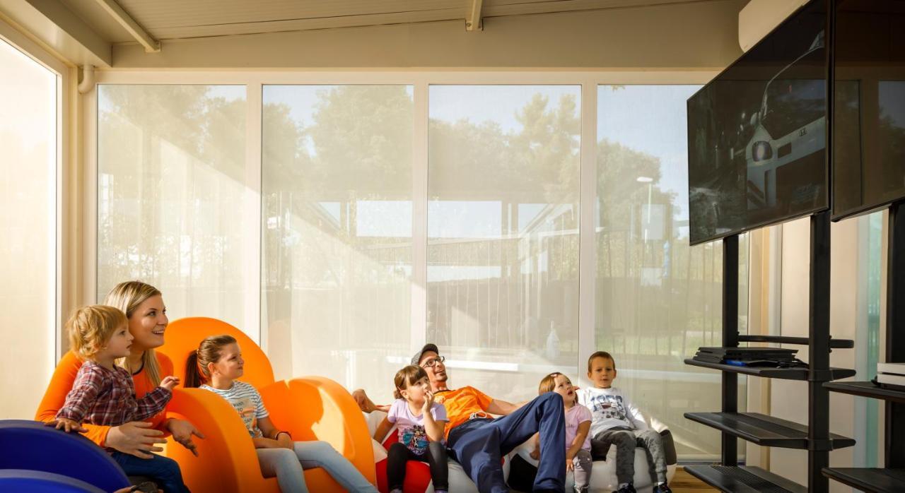 Maistra Camping Veštar Mobile homes Rovinj Exterior foto The waiting room at the Children's Hospital of Saint Petersburg