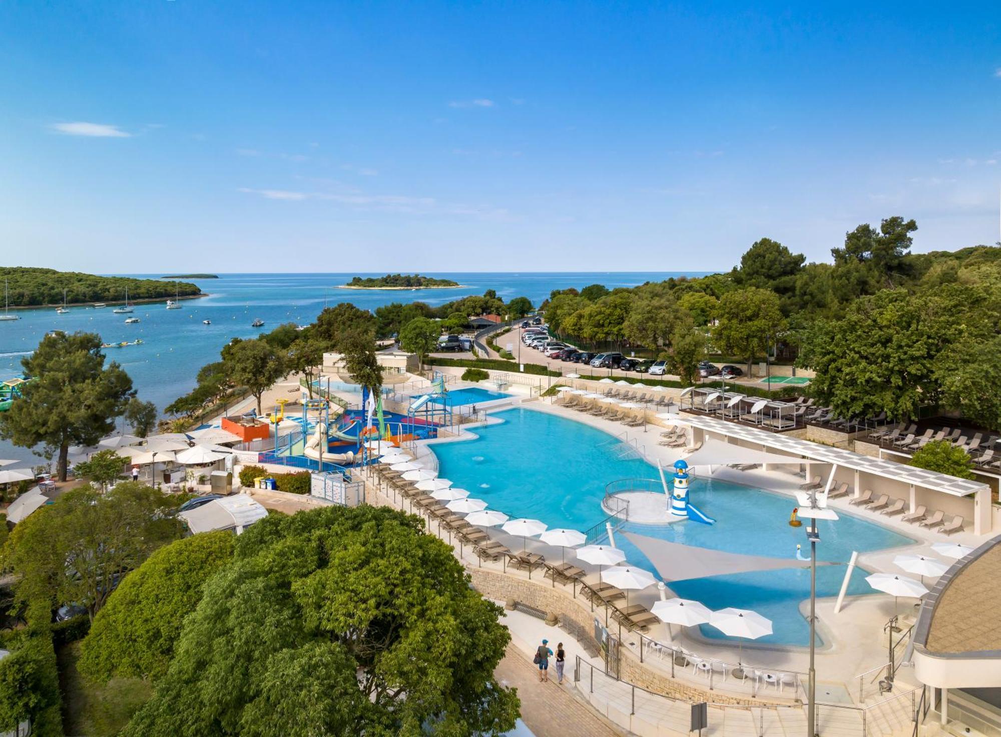 Maistra Camping Veštar Mobile homes Rovinj Exterior foto The swimming pool at the hotel