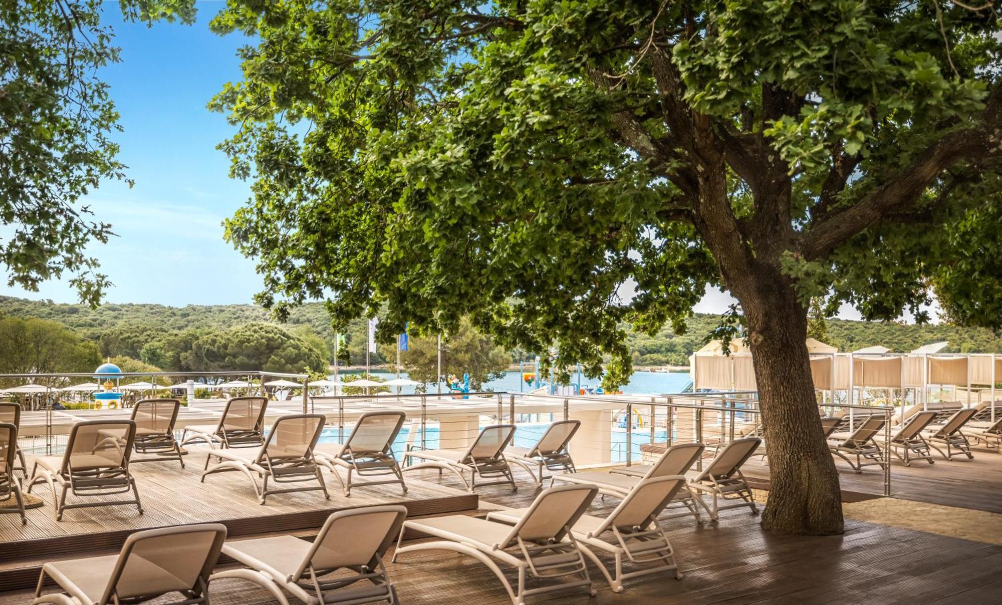 Maistra Camping Veštar Mobile homes Rovinj Exterior foto The swimming pool at the hotel