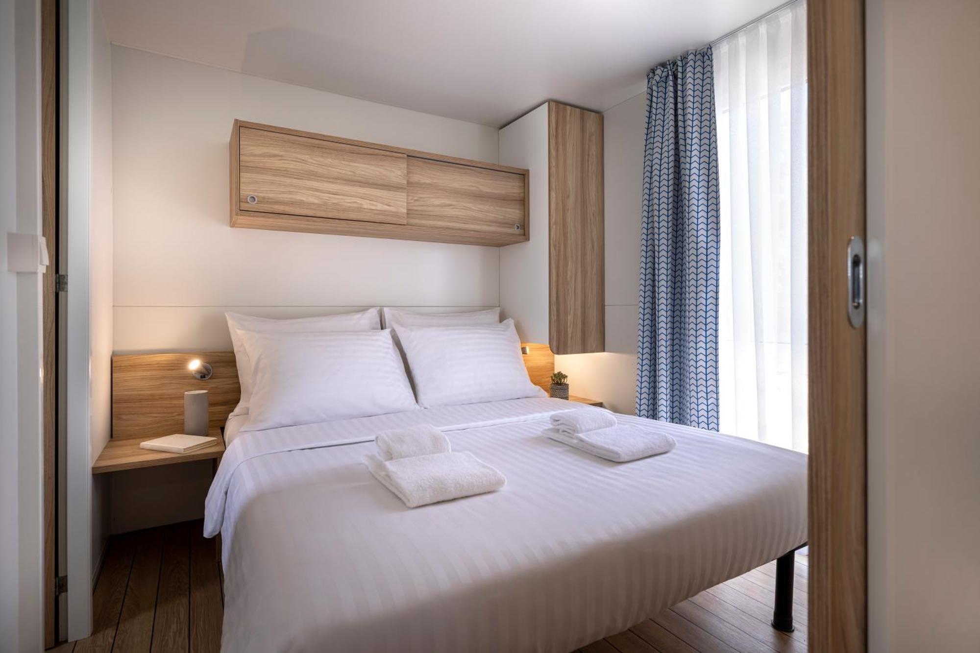 Maistra Camping Veštar Mobile homes Rovinj Quarto foto A bedroom at the Adagio Paris Porte de Versailles