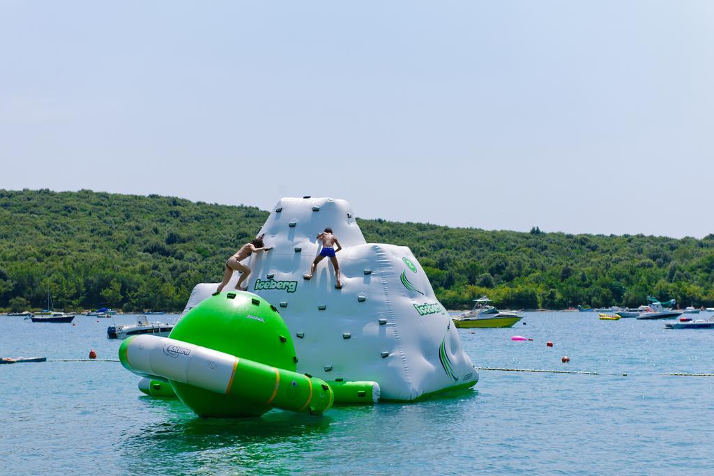 Maistra Camping Veštar Mobile homes Rovinj Exterior foto Aquapark in Malinska
