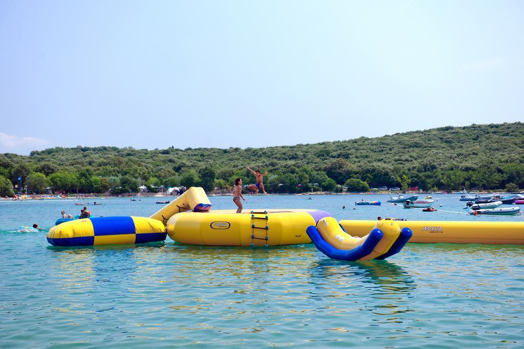 Maistra Camping Veštar Mobile homes Rovinj Exterior foto A water park in Croatia