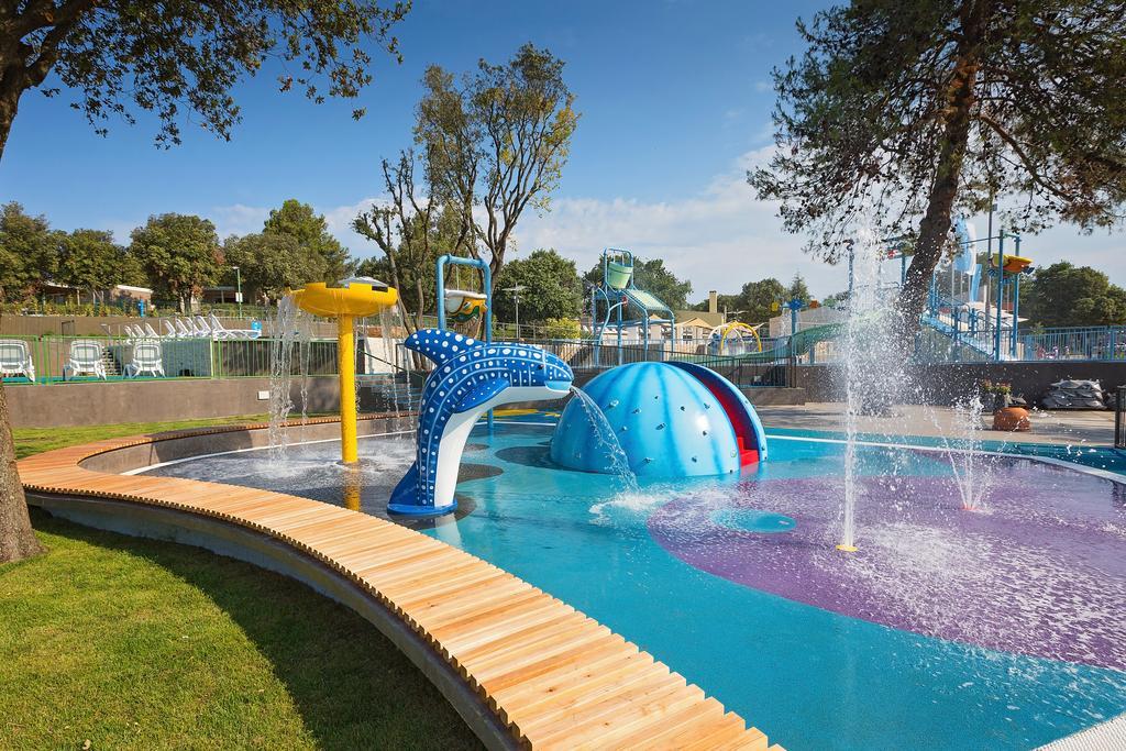 Maistra Camping Veštar Mobile homes Rovinj Exterior foto Splashpad at the Village