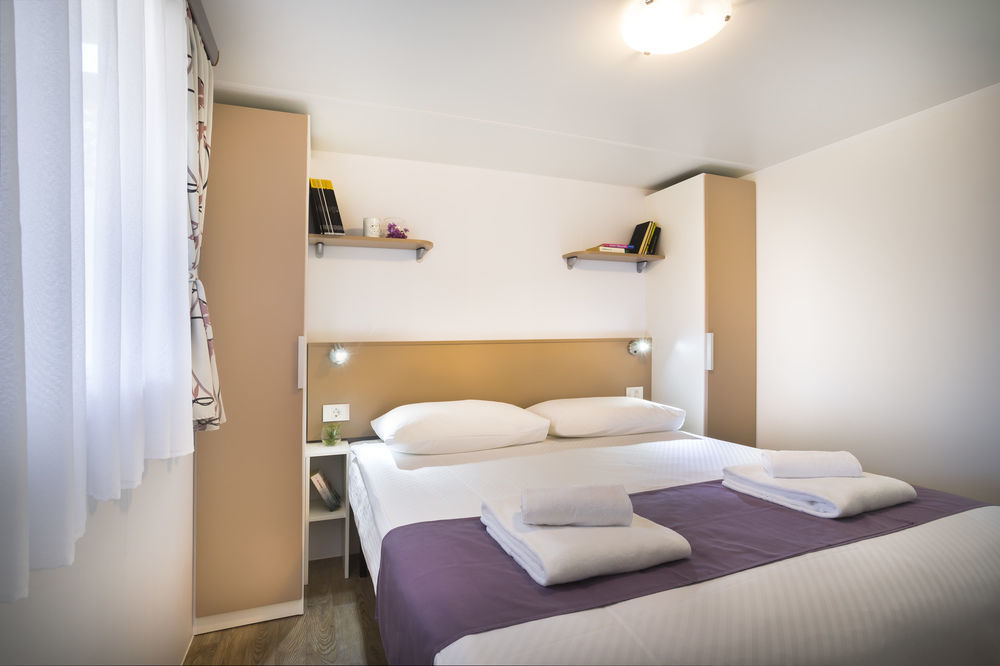 Maistra Camping Veštar Mobile homes Rovinj Exterior foto A bedroom in a mobile home