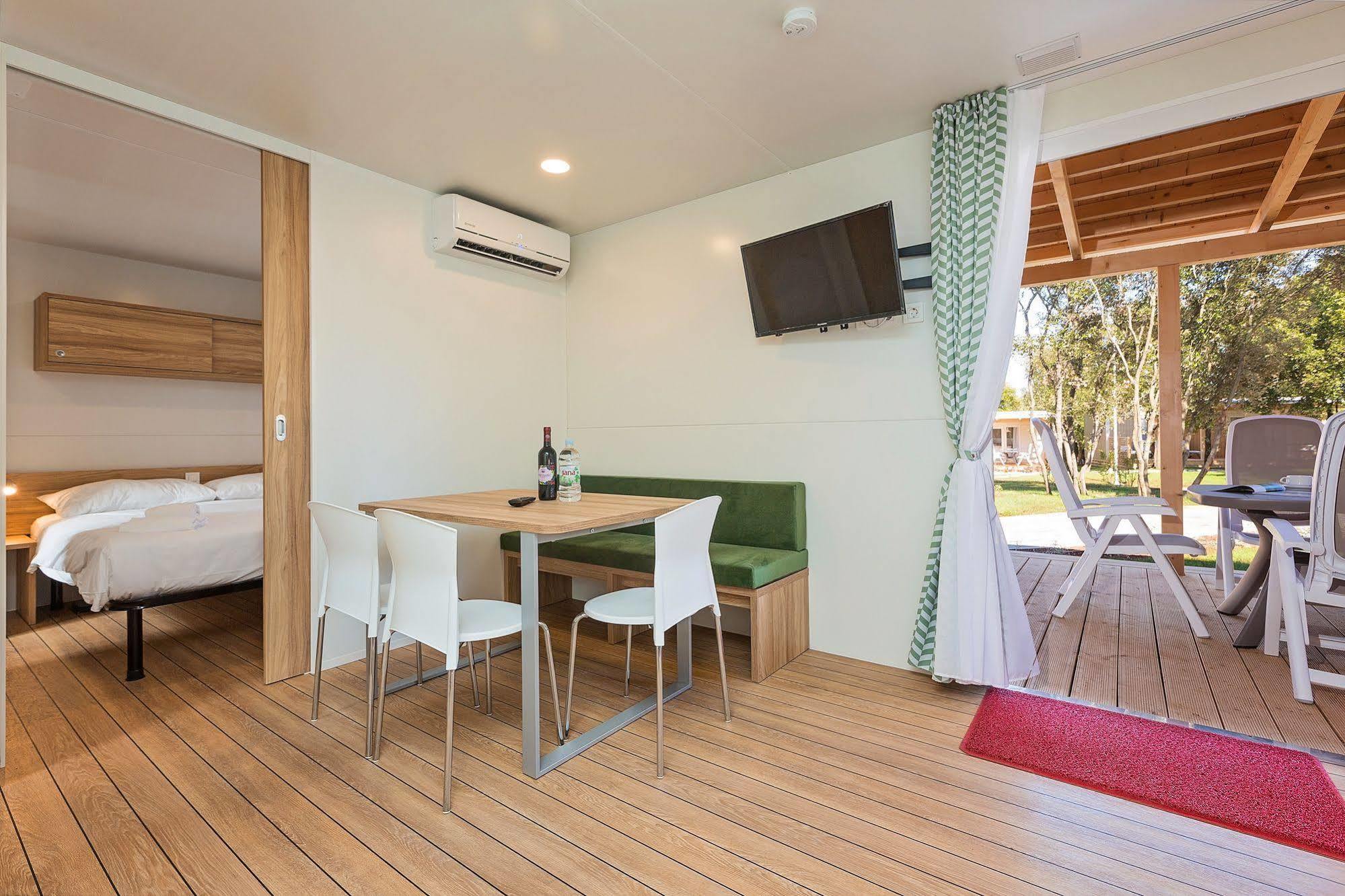 Maistra Camping Veštar Mobile homes Rovinj Exterior foto Interior of a mobile home
