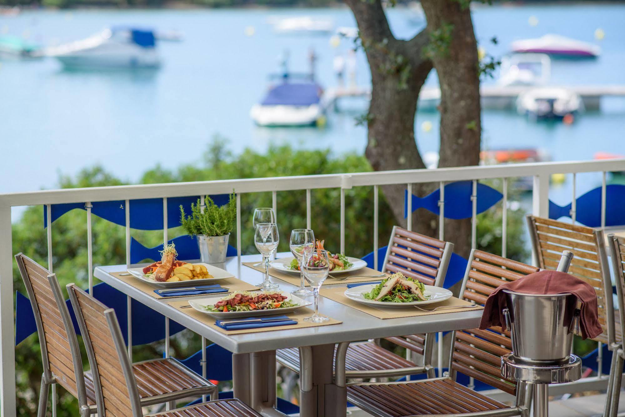 Maistra Camping Veštar Mobile homes Rovinj Exterior foto The Deck at the Lake House