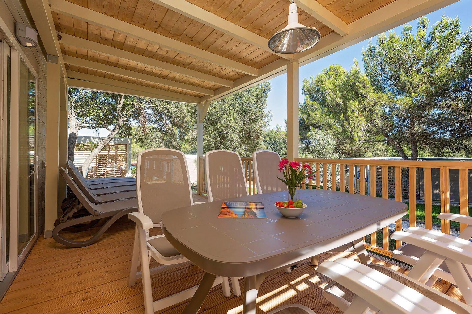 Maistra Camping Veštar Mobile homes Rovinj Exterior foto A veranda