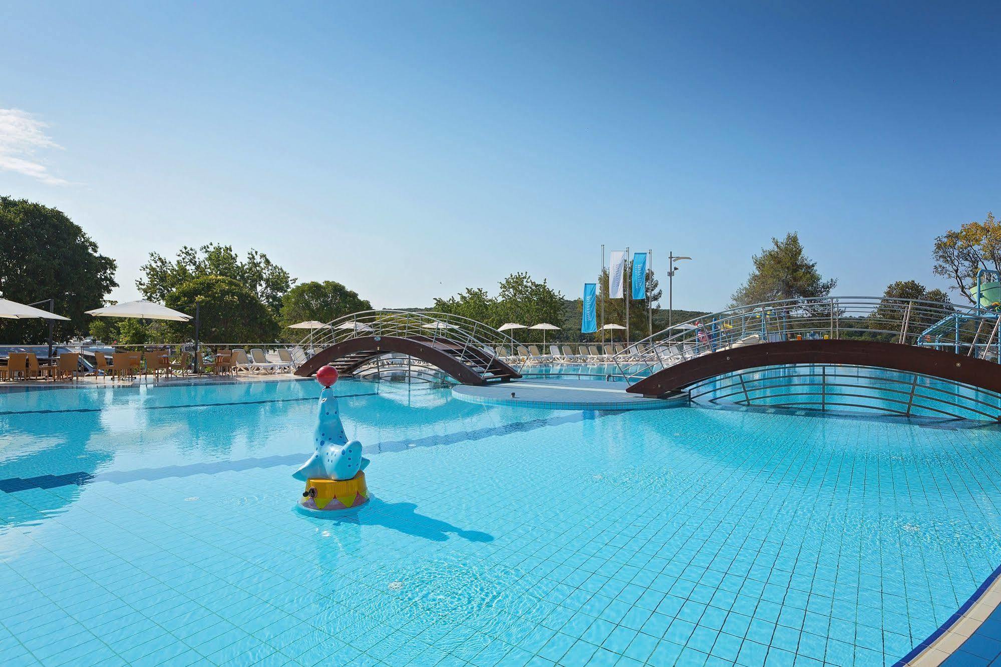 Maistra Camping Veštar Mobile homes Rovinj Exterior foto The swimming pool at the Water Park