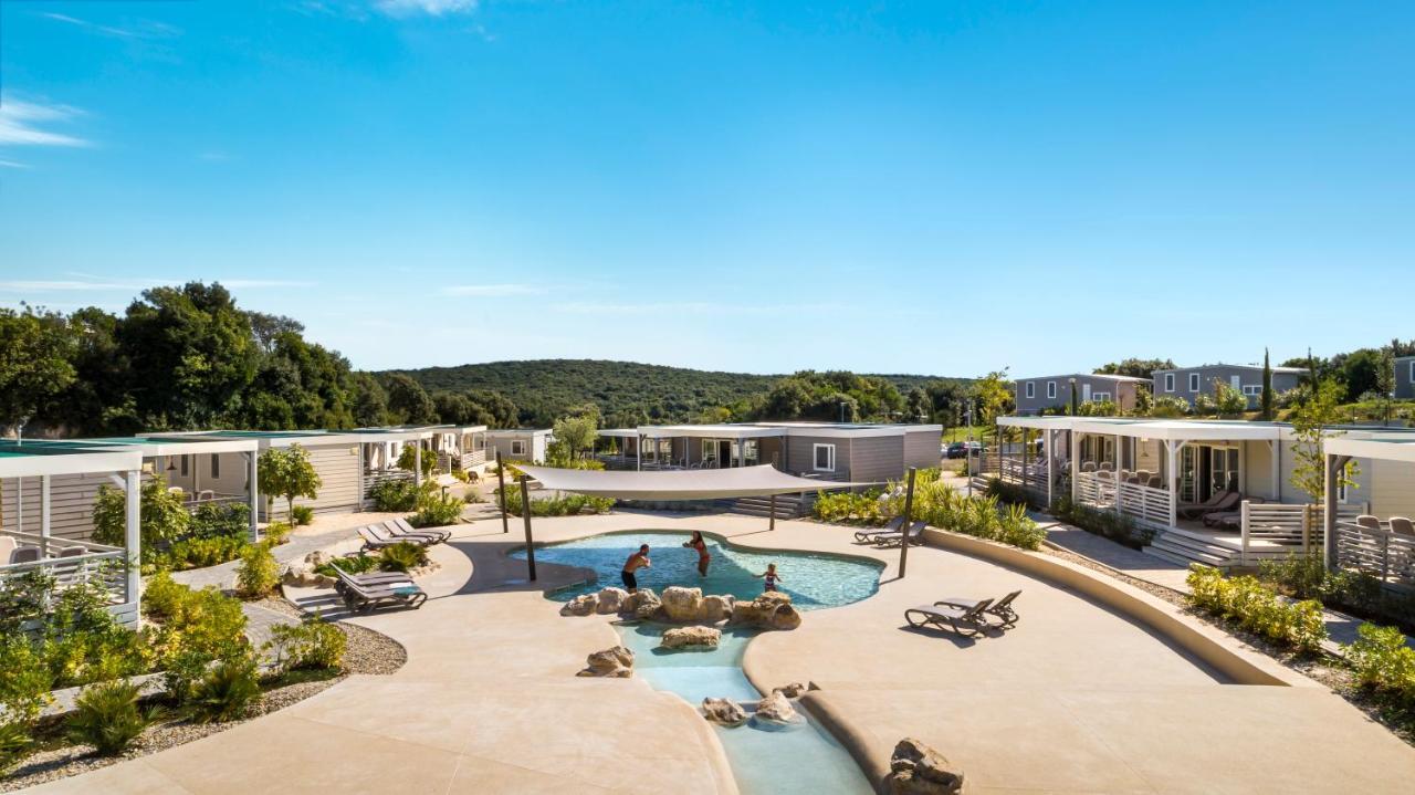 Maistra Camping Veštar Mobile homes Rovinj Exterior foto The resort's swimming pool